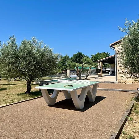 Opaline Vila Issirac