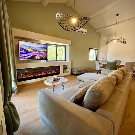 Opaline Vila Issirac